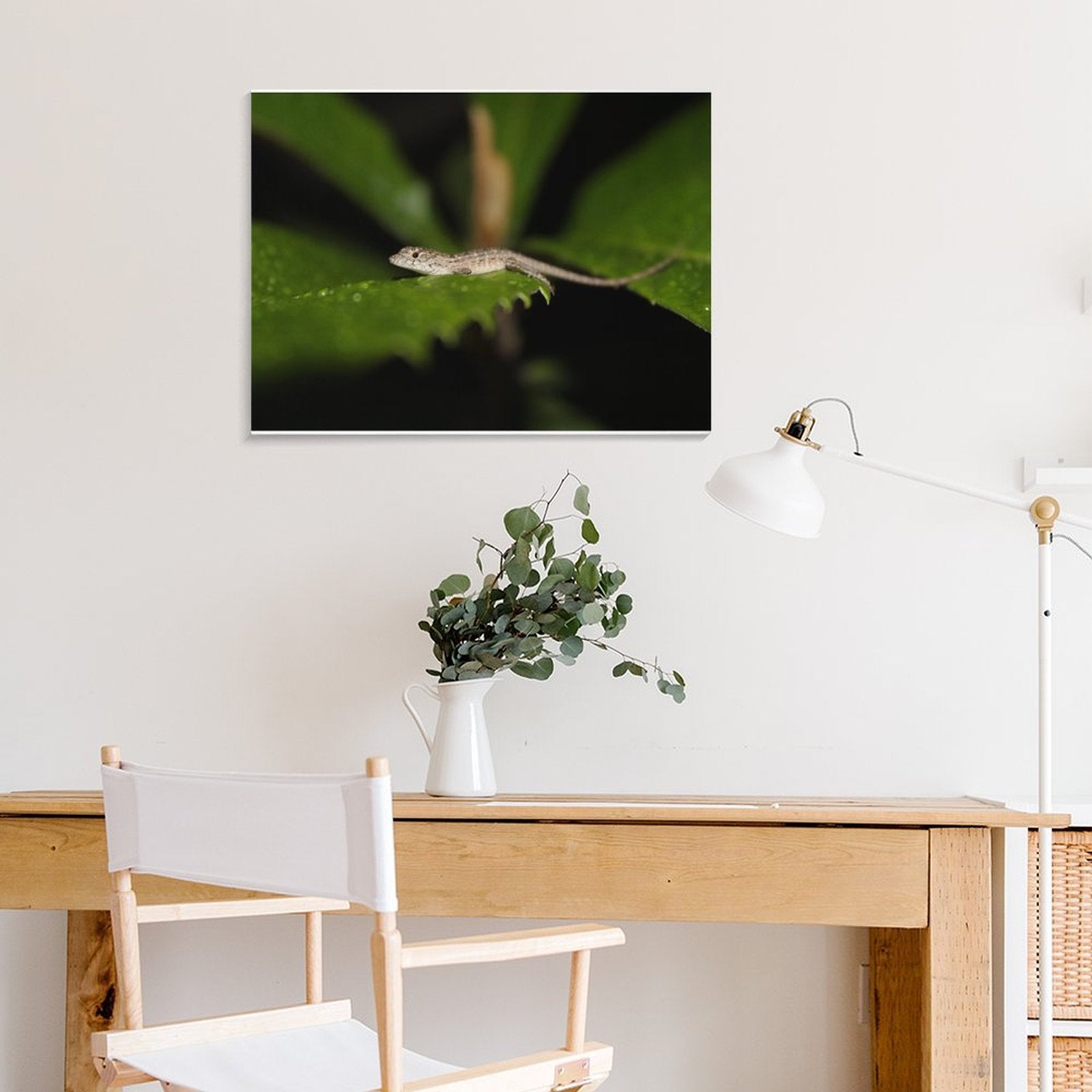 Leaf Lounge: The Lizard’s Retreat Hanging picture Frame Canvas Print 40×30cm (Horizontal)