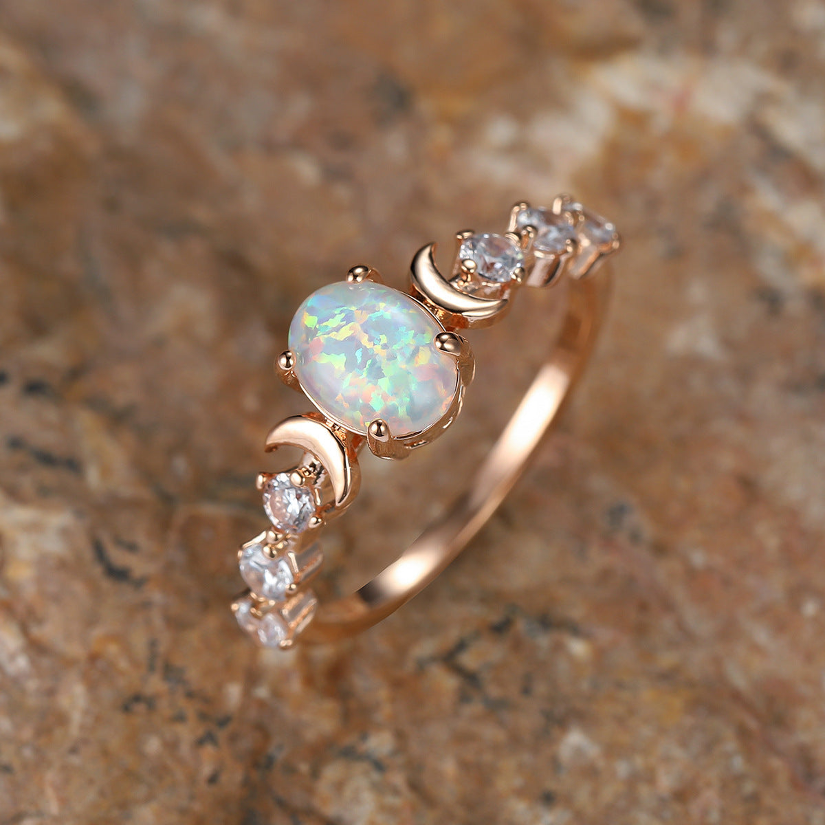Yun Jin new oval white Aussie treasure moon bright ring retro light luxury four claw style diamond-set hand ornaments