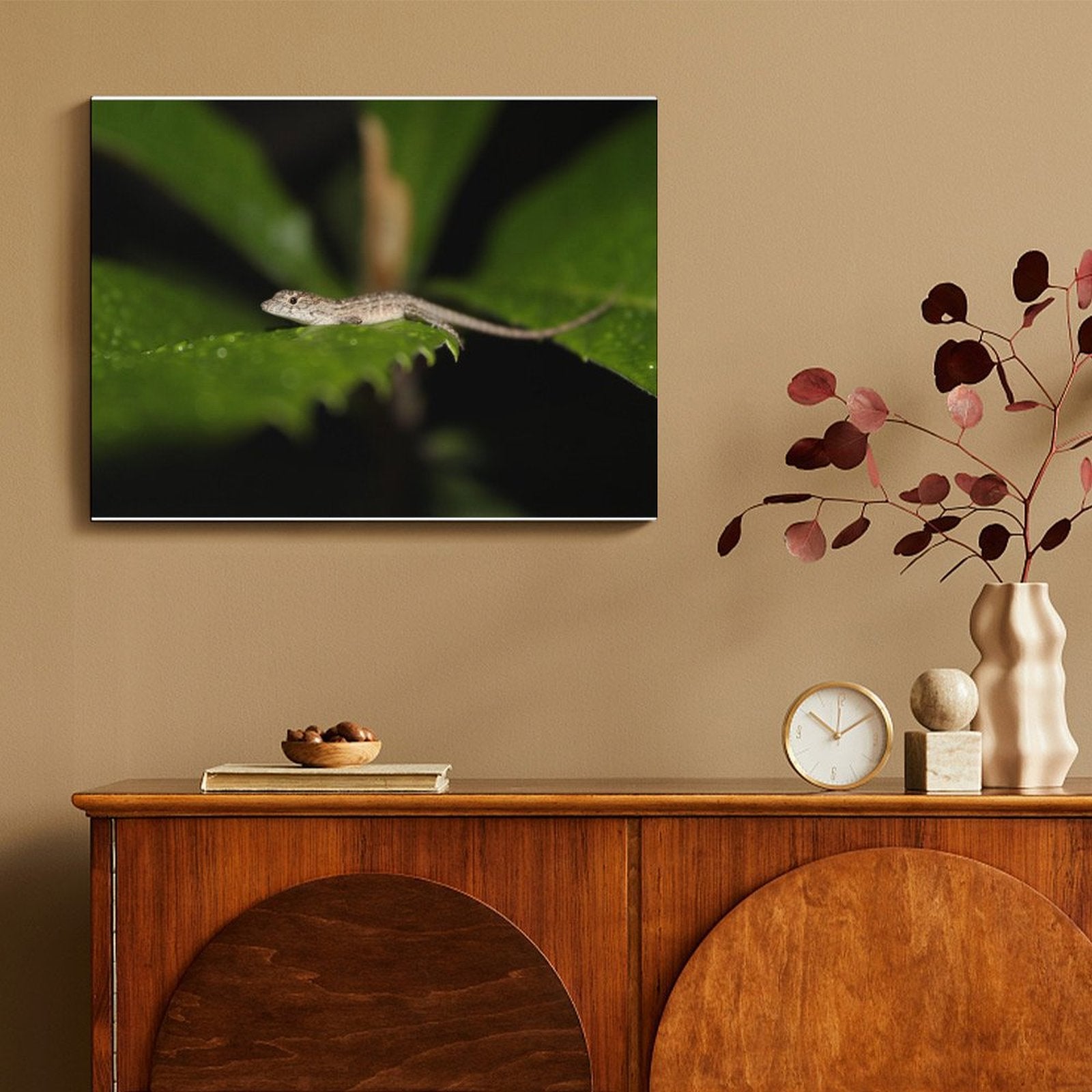 Leaf Lounge: The Lizard’s Retreat Hanging picture Frame Canvas Print 40×30cm (Horizontal)