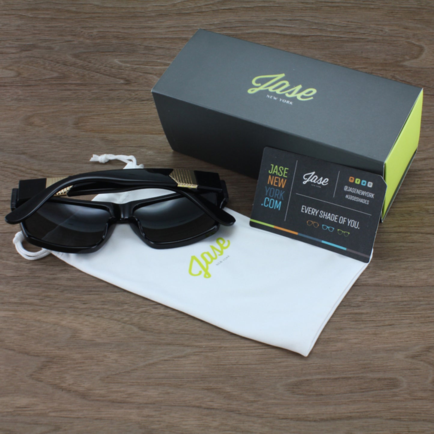 STYLE & LUXURY -Jase New York Carter Sunglasses in Black