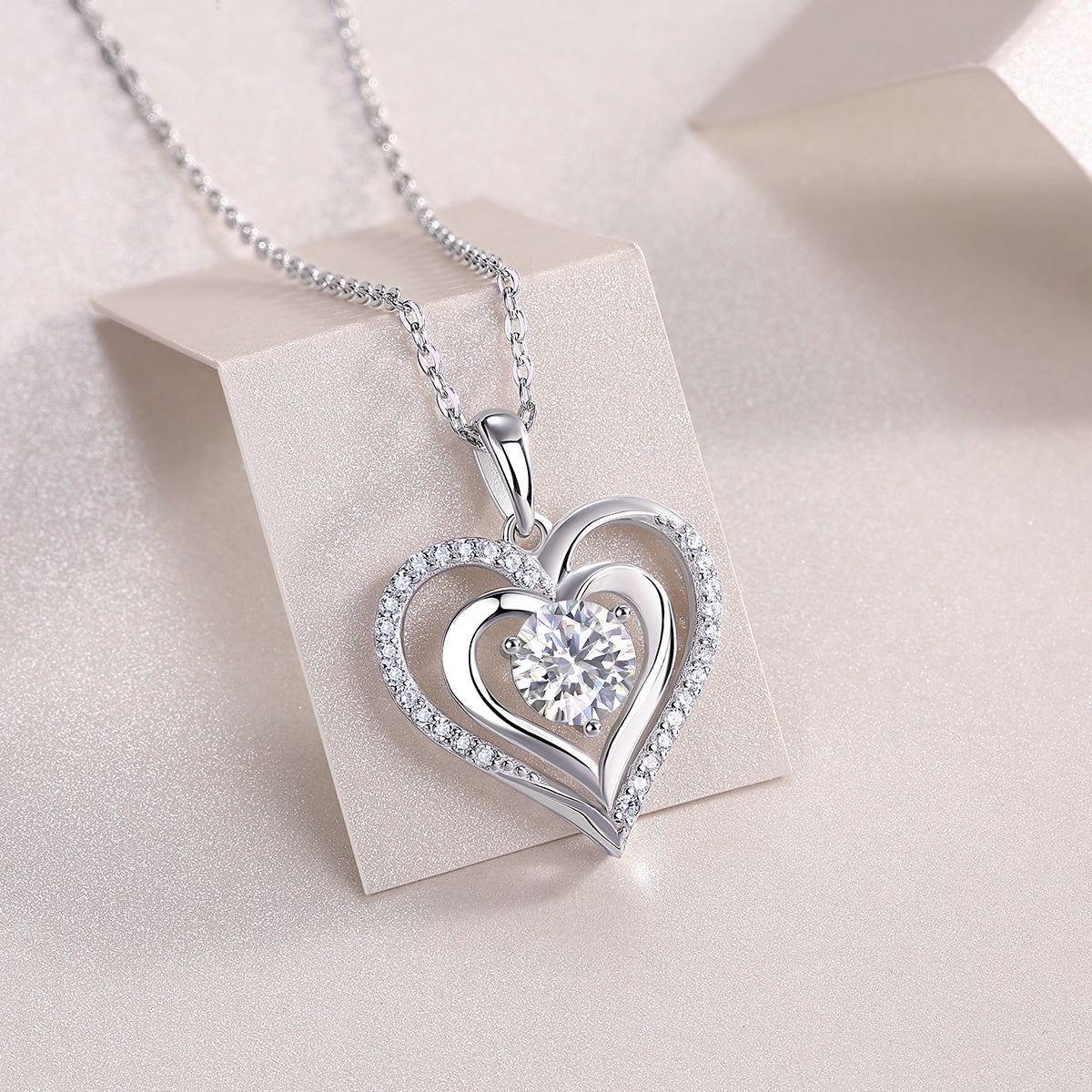 Luxurious Heart-Shaped Moshan Diamond Necklace